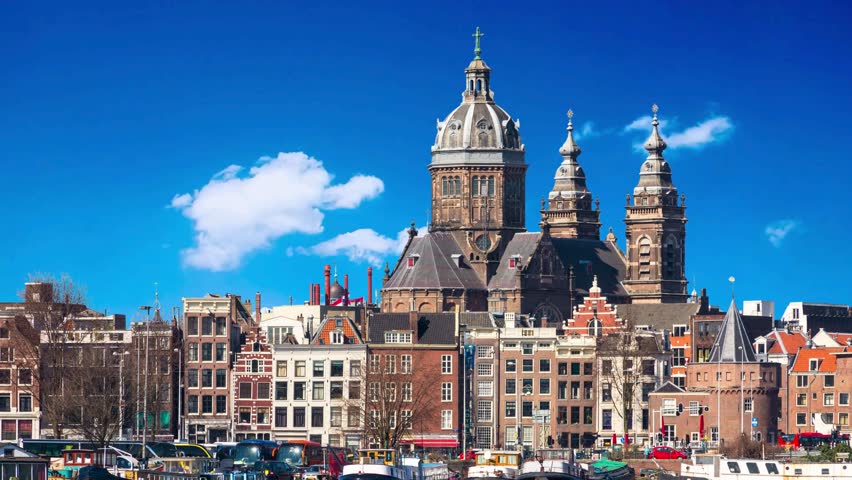 Saint Nicholas church in the historic center of the Amsterdam, The Netherlands on a sunny dayHyperlapse of the Basilica of Saint Nicholas in Amsterdam