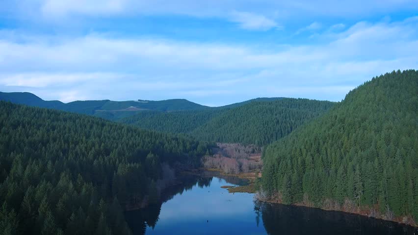 Peaceful lake in the mountains of Oregon