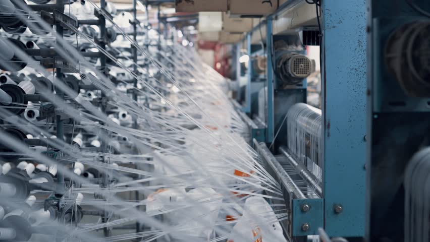Operation of a flat-slot extruder in the production of polypropylene bags.