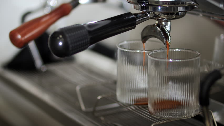 Espresso coffee extraction into glass cups