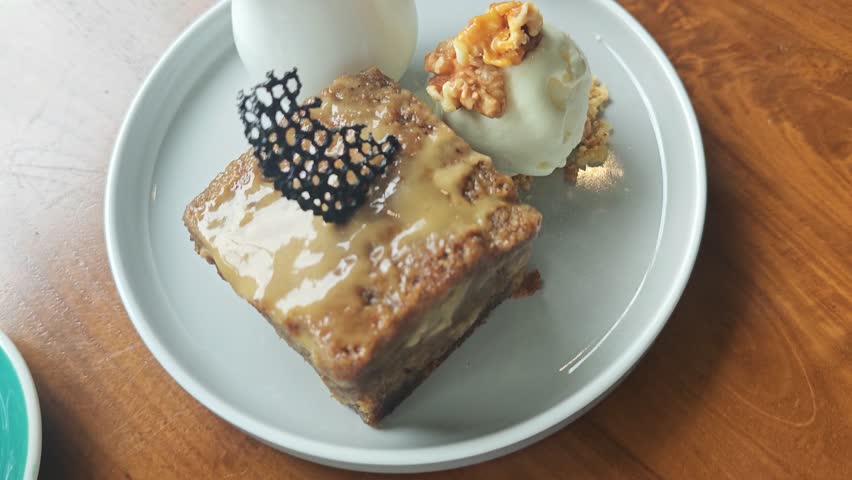 A toffee caramel with ice cream