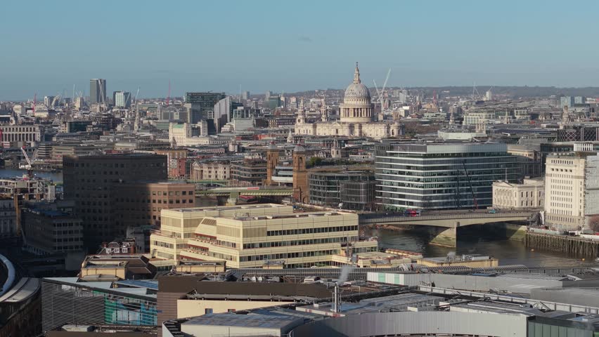 London cityscape featuring St. Paul