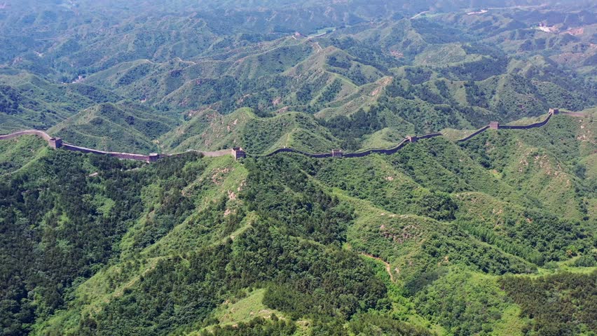 This video presents the magnificent Great Wall of China winding across China’s great rivers and mountains, showcasing the spectacular and grand beauty of this world-famous cultural heritage and national landmark. It captures the ancient great wall standing on green mountain peaks, blending the grandeur of ancient architecture with the stunning scenery of China’s vast and magnificent natural landscape, ideal for China tourism promotions and cultural heritage content.