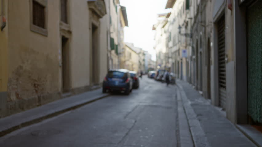 Blurred florence scene with shallow bokeh and soft defocused buildings street; background backplate copyspace calm.