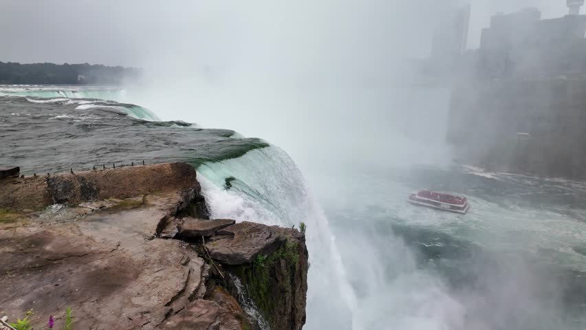 Niagara falls tourist boat approaching the horseshoe falls