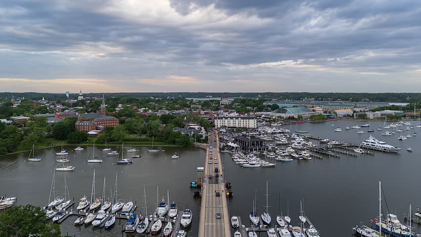 Spa Creek drawBridge from downtown Annapolis to Eastport opens up during traffic. - Timelapse