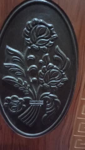 "A detailed close‑up of a black oval decorative plaque featuring embossed roses and leaf motifs, showcasing classic craftsmanship and vintage styling for décor inspiration. 🎨✨looking so nice. "