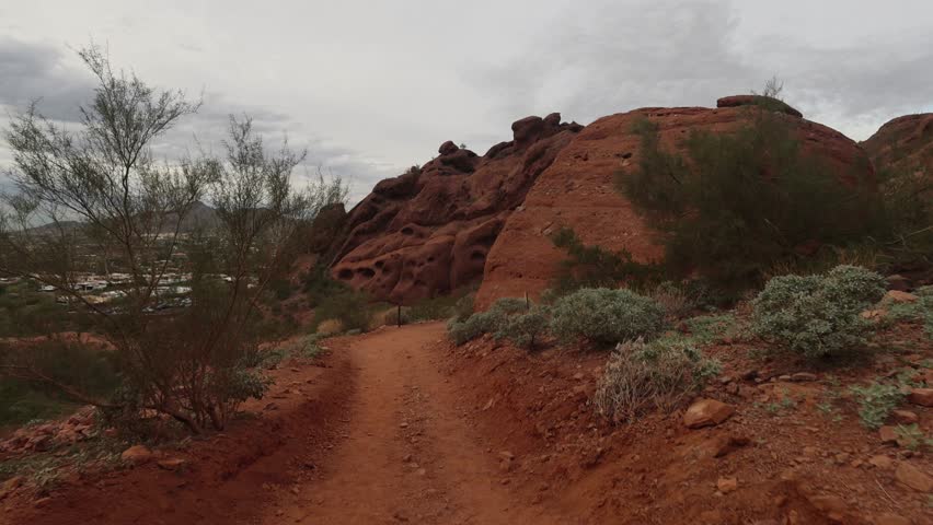 hiking in arizona desert (echo canyon camelback mountain hiking trail) southwest mountains hike cactus red rocks beautiful landscape scottsdale neighborhood outdoor adventure exercise view