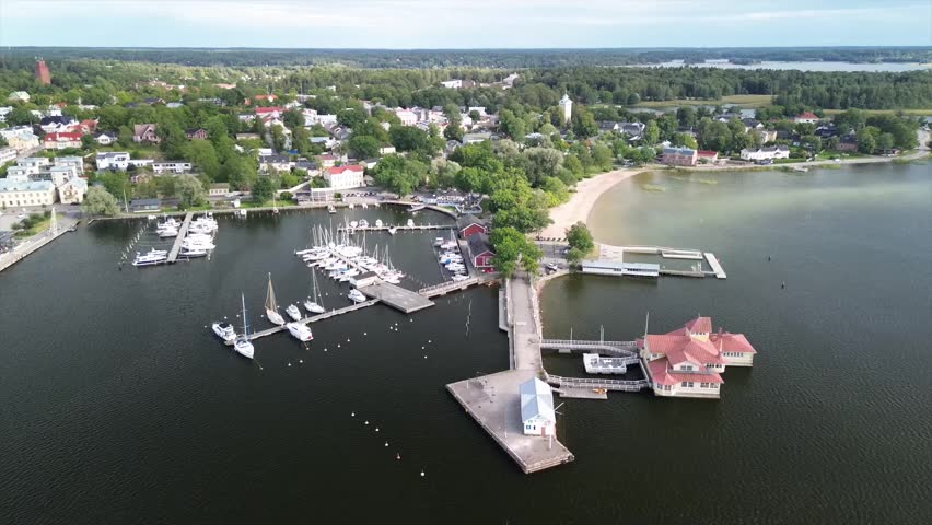 This small, idyllic coastal town in southern Finland has traditionally been our go-to destination for years. The city center is right next to the guest marina, there are plenty of small cafes and restaurants, and of course the old, original part of town with its wooden houses. It