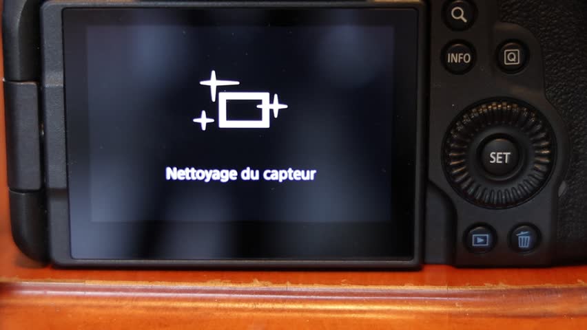 The sensor cleaning mechanism of a mirrorless camera