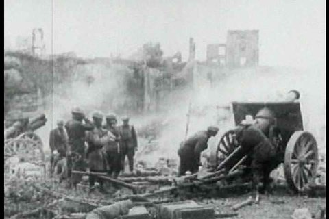 1910s - Artillery fire during World War One, 1918. Stock Video