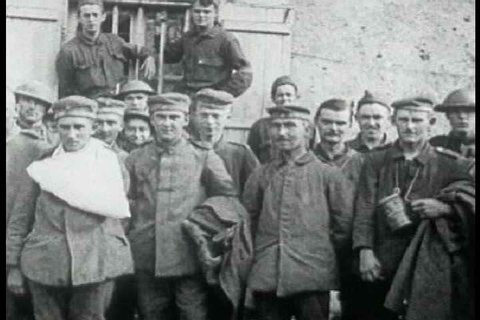 1910s - 10,000 American troops a day enter World War One. Stock Video