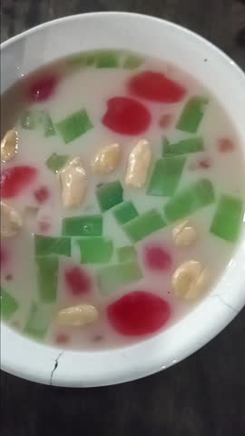 a drink called ronde which is made from ginger and sugar mixed with nuts and pudding