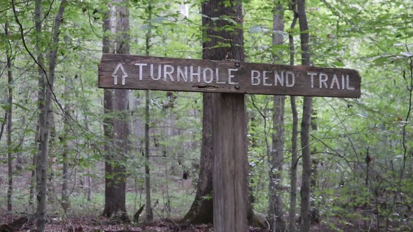 The trailhead sign for Turnhole Bend Trail at Mammoth Cave National Park in Kentucky.