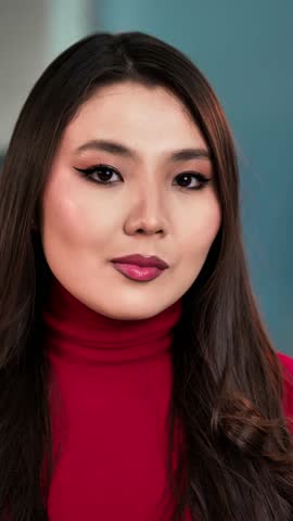 Close-up of a beautiful young woman posing for the camera after finishing her makeup, showing a polished, radiant, and elegant look.