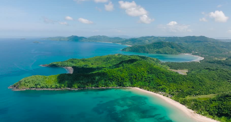 Tropical beaches with clear turquoise water. El Nido, Palawan. Philippines.