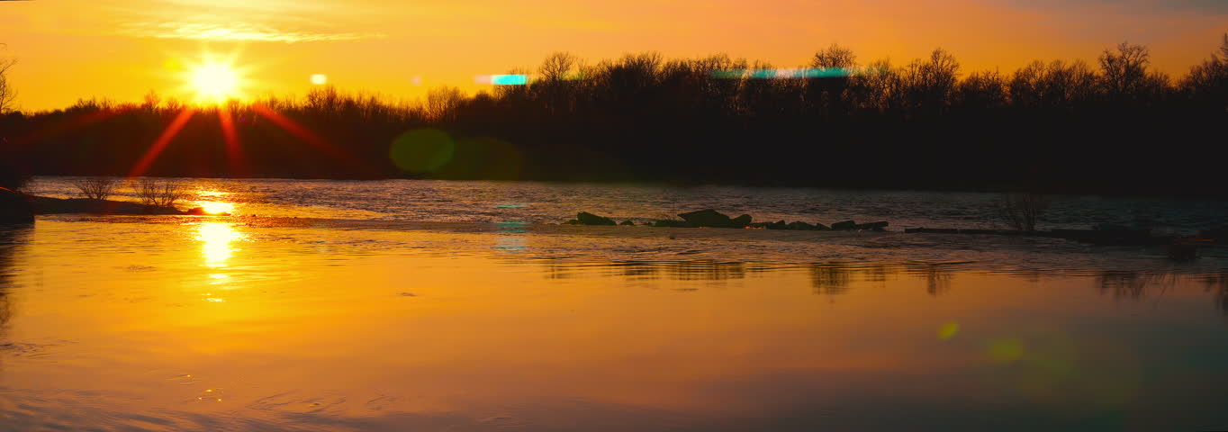 Anamorphic Lens 6K - Relaxing sunset on the river