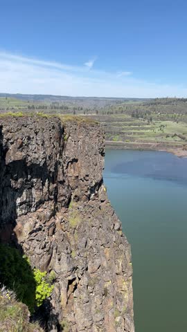 Beautiful River View from Rowena Crest Viewpoint, Oregon
