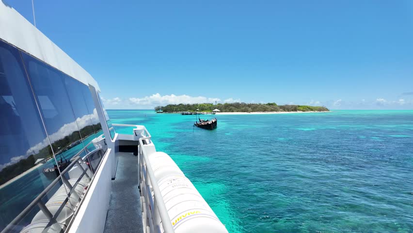 A tourist passenger ferry makes it way to Heron Island Resort and marine research Centre located on the Great Barrier Reef Queensland Australia