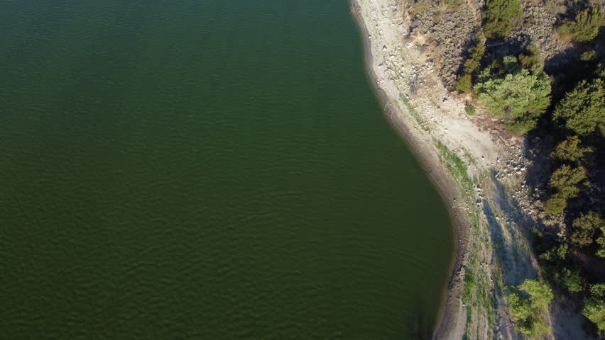 Lake Hemet coastline and beach, aerial tilting up view