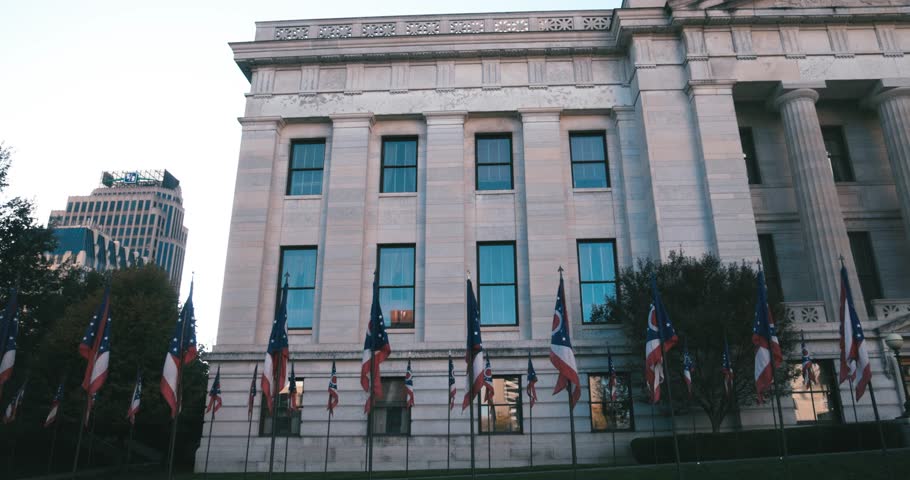 Pan video shot of Ohio state capitol building in Columbus.