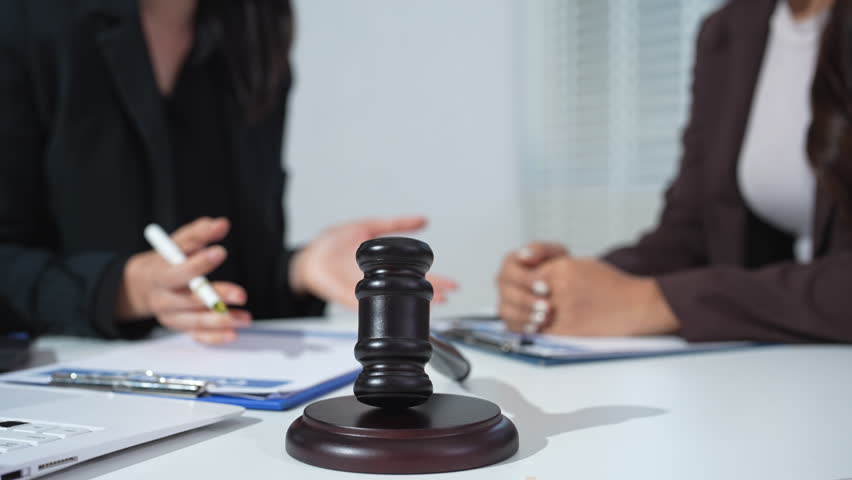 Lawyer or Legal advisers encourage clients.encouraged the client after discussing the terms of the contract.