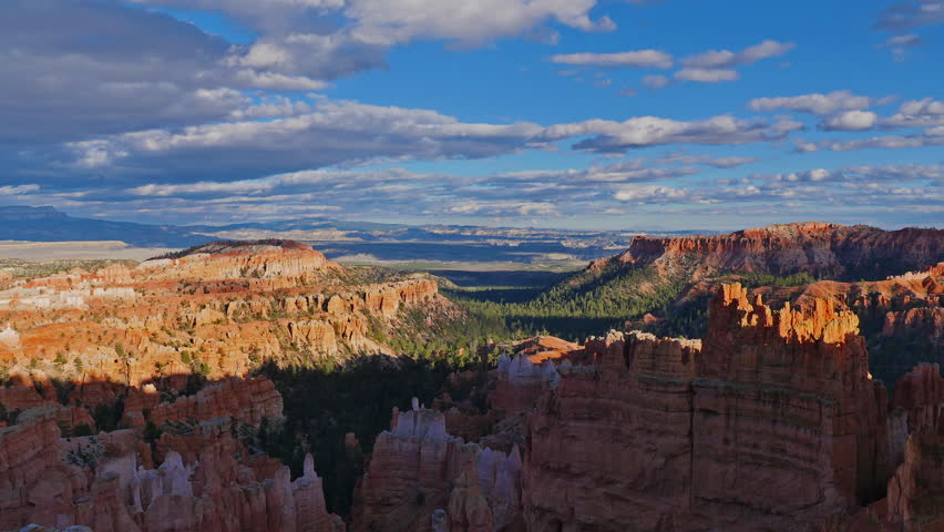 Bryce Canyon National Park in the United States is located in southwestern Utah, in Garfield and Kane Counties. The major feature of the park is Bryce Canyon, which, despite its name, is not a canyon but a collection of giant natural amphitheaters along the eastern side of the Paunsaugunt Plateau.