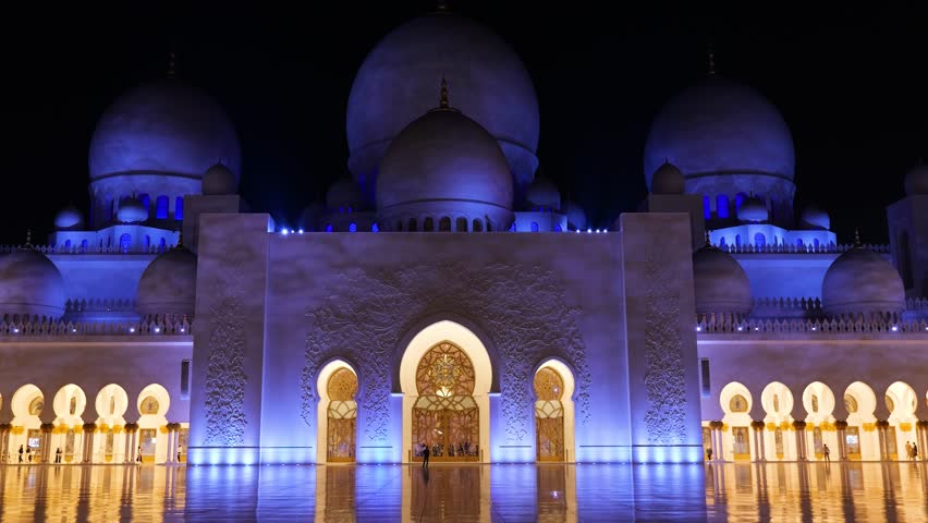 Sheikh Zayed Grand Mosque in Abu Dhabi after dark, United Arab Emirates