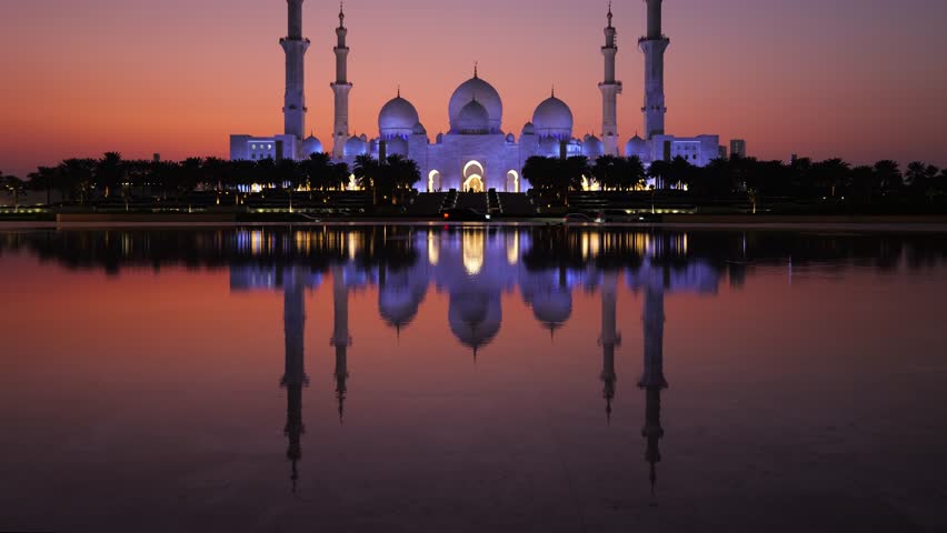Sheikh Zayed Grand Mosque in Abu Dhabi city at dusk, United Arab Emirates