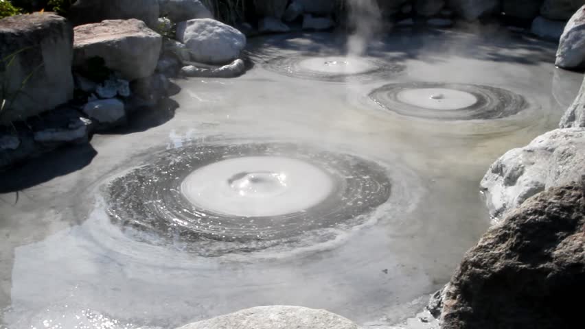 Mud begins to spring?(In the Oita Prefecture of Japan, Mud Hell?