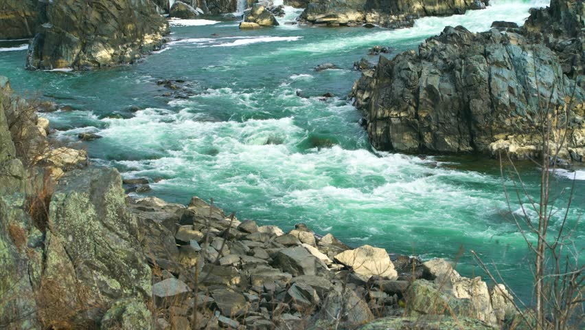The Potomac River flows through Great Falls Park.