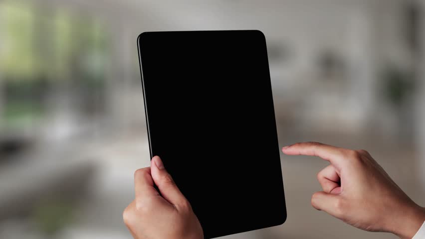 Omni-channel marketing and online shopping strategies, cross-platform customer experience, brand unification, and integrated marketing communication across digital channels. Gist