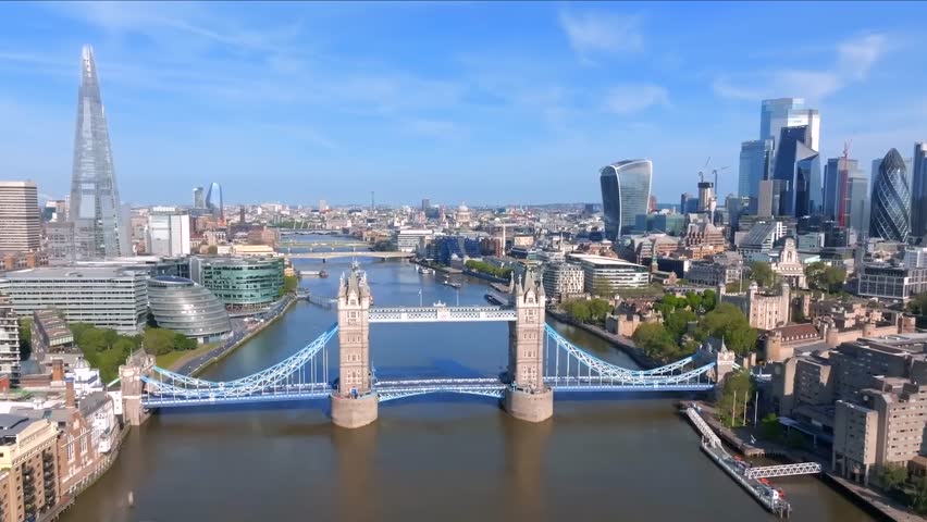 London, United Kingdom – January 18, 2026. High-resolution 6K image of Tower Bridge spanning the River Thames with the City of London financial district skyline in the background. The photograph captures.
