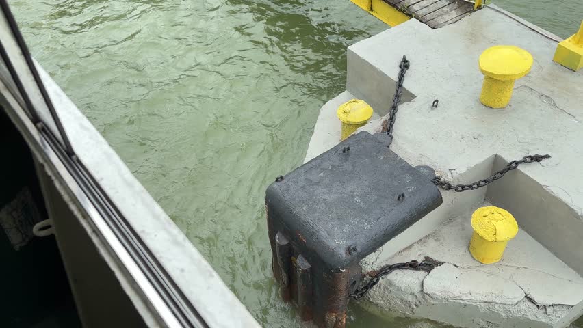 Situation of the ferry that will dock at the port.