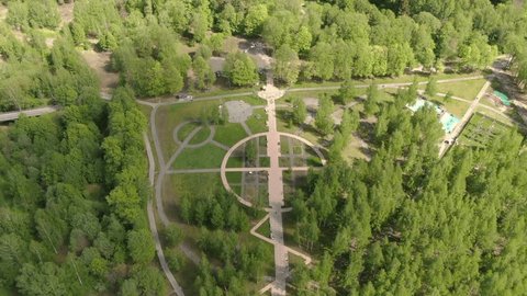 Ascending Aerial Retreat above Green Park Klin