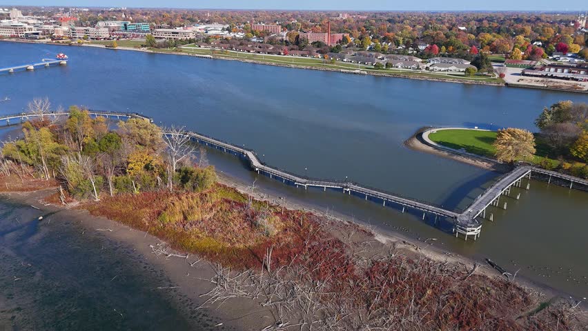 Bay City Loop and Bigelow Park, Bay City, Michigan on Saginaw River in aerial view