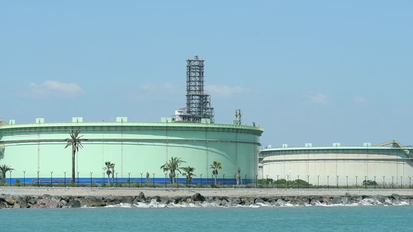 A close-up of storage tanks for strategic oil reserves at an oil refinery. Inflation, rising fuel prices. Global oil market, oil shortage. Iran war. war Iran, Kuwait, Strait of Hormuz, Kharg Island