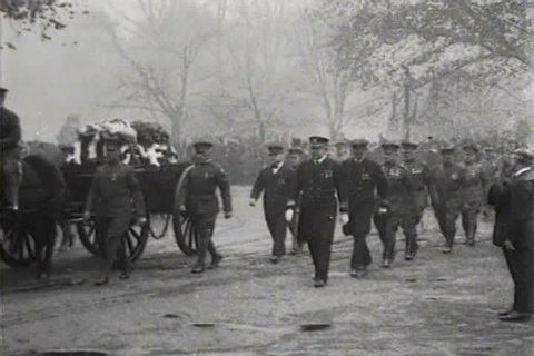 1910s - A solemn funeral procession for the fallen in World War One. Stock Video