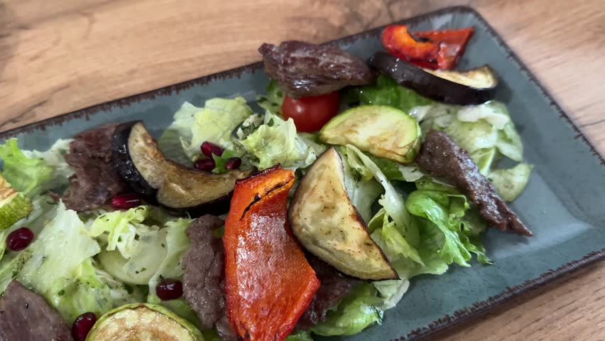 Grilled beef and vegetable salad
