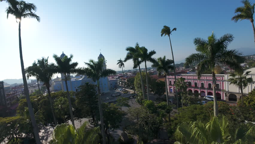 FPV drone tour in the beautiful Parque 21 de Mayo with a kiosk in the center surrounded by palm trees, restaurants, and the government palace