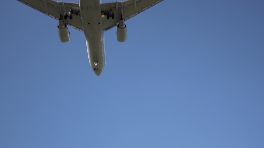 Aircraft landing in slow motion