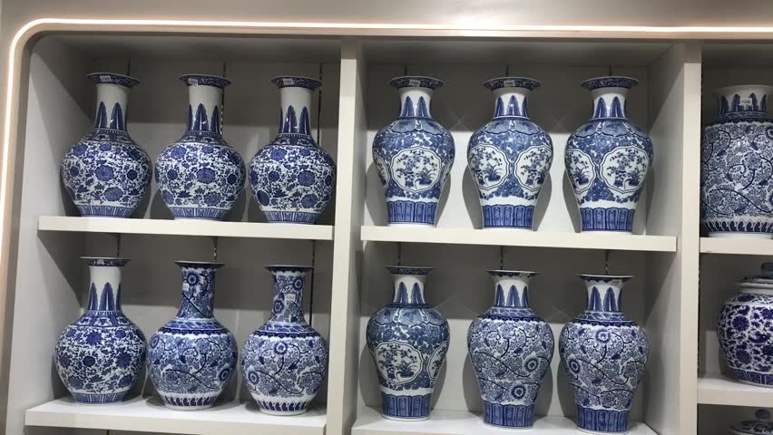 Exquisite Chinese Traditional Porcelain Vases with Intricate Blue and White Patterns