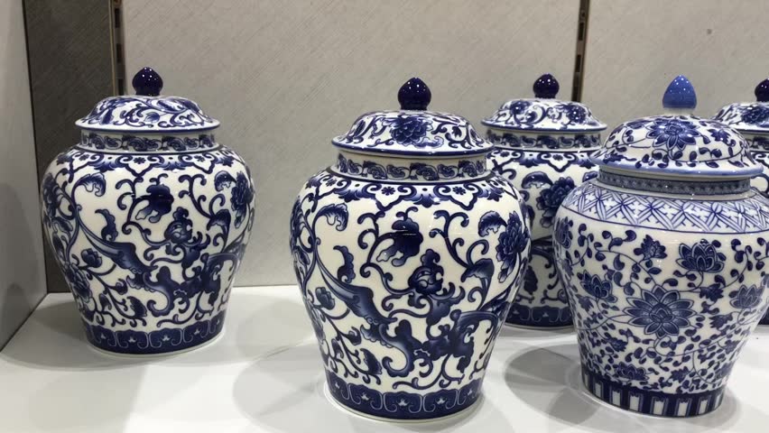 Exquisite Chinese Traditional Porcelain Vases with Intricate Blue and White Patterns