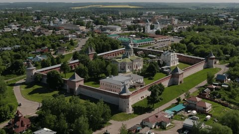 Vertical Drone Ascent over Historic Zaraysk Fortress