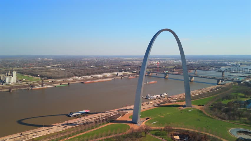 St Louis Missouri Gateway Arch aerial flyover