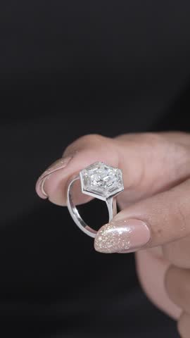 Diamond engagement ring video with beautyful model hand 