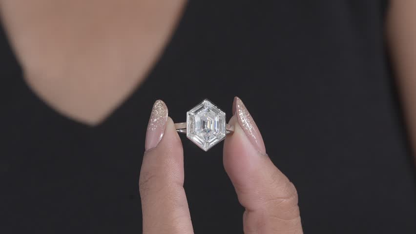 Diamond engagement ring video with beautyful model hand 