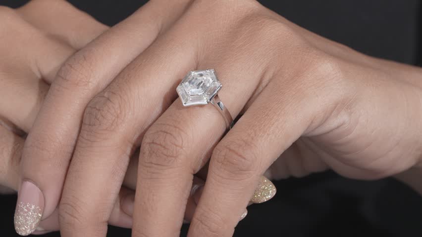 Diamond engagement ring video with beautyful model hand 