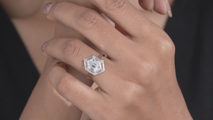 Diamond engagement ring video with beautyful model hand 