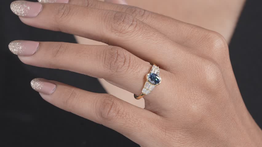 Diamond engagement ring video with beautyful model hand 